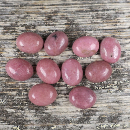 Kapussi rodoniitti  8×10mm ovaali cabochon