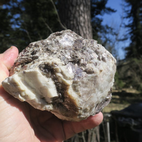 Pegmatiitti albiitti, anortiitti, flogopiitti 1760g Suomi Hi68T8 