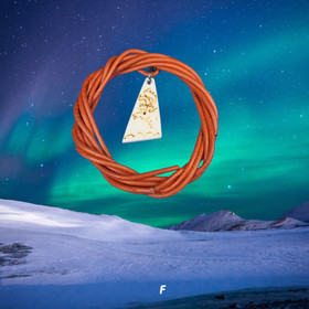 Riipus poronluuhun kaiverrettu poro, oranssi nahkanauha PETTERI F