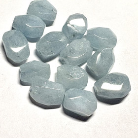 Irtohelmi akvamariini 10x13x6mm hiottu. Koko vaihtelee.