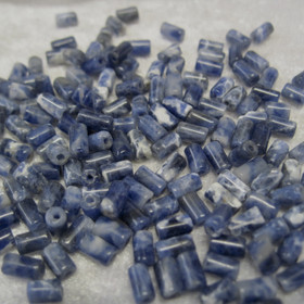 Sodaliitti 5x3mm sinivalkoinen putki irtohelmi