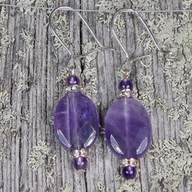 Korvakorut ametisti litteä viistehiottu zirkonikoristein Queen3z