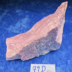 Thuliitti raaka 179g 90x80x30mm EXTRA Lom Norja Hi79d