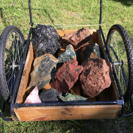 Raakakiviä kilokaupalla