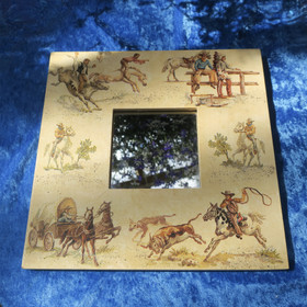 Peili jonka kehyksissä on hevosia ja cowboyt lännen tyyliin