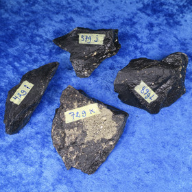 Mustaliuske ja pyriitti Suomi 42-89g Hi180 i-j-k-l. Valitse 