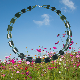 Helmet nefriittihelmet kulmikkaat palat 54cm