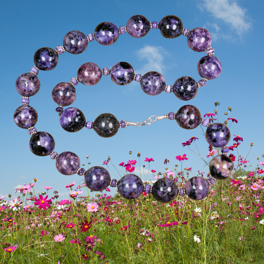 Kaulahelmet tsharoiitti 57cm kookkaat nro2