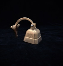 Kuutiokello kannakkeella