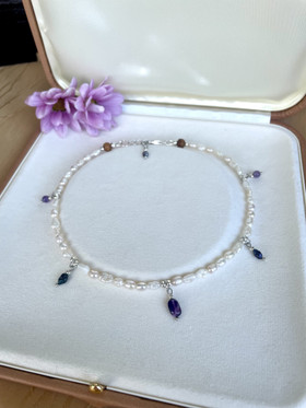 Nevato-kaulakoru, ametisti-makeanvedenhelmi