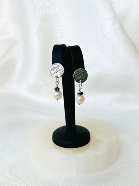 Aurora Pearl-korvakorut, hematiitti-makeanvedenhelmi