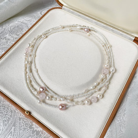 Moments-helmikaulakoru pitkä, ruusukvartsi