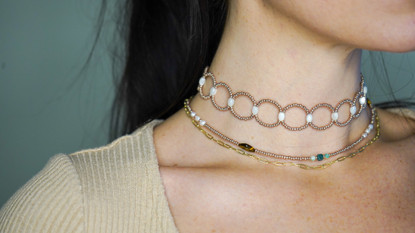 Adira Choker-kaulakoru, helmiäishelmi