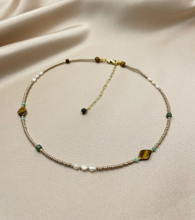 Durga-kaulakoru, tiikerinsilmä-akaatti-aventuriini-helmi