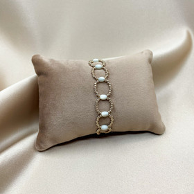 Adira-rannekoru, helmiäishelmi