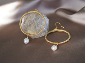 Pearl Portal Gold - korvakorut, makeanvedenhelmi