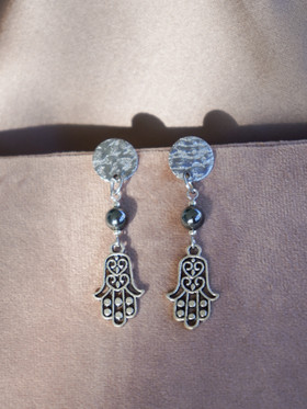 Fatima's hand-korvakorut, hematiitti