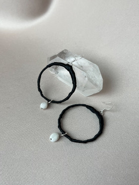 Lunar Shadow-korvakoru, kuukivi