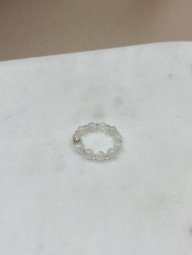 Divine Echo-sormus, kuukivi