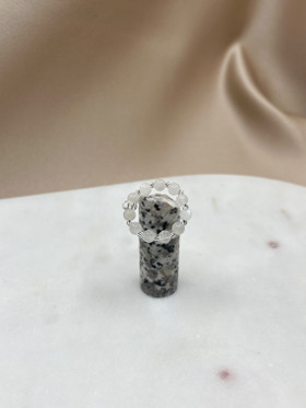 Divine Echo-sormus, kuukivi