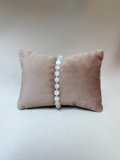 New Era-rannekoru, kuukivi