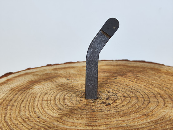 Kantojyrsimen terä. Sormiterä, vasen.