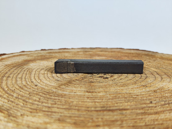 Kantojyrsimen terä. Sormiterä, suora.