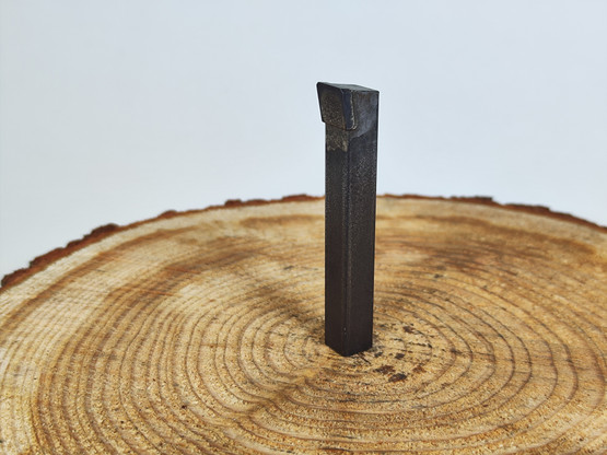 Kantojyrsimen terä. Sormiterä, suora.