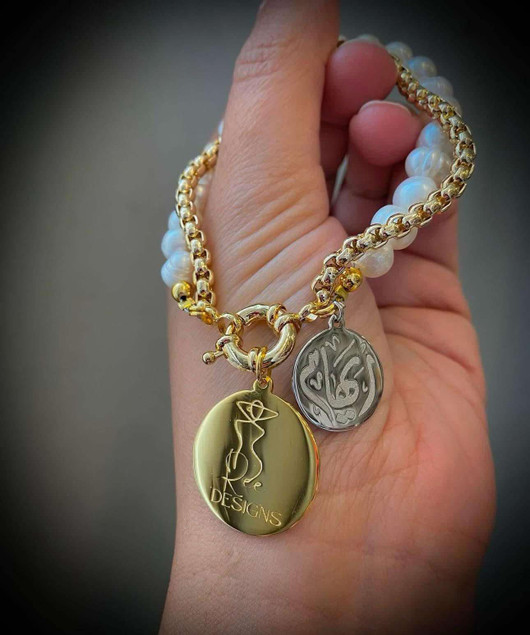 سوارالاسم مطلي بالذهب  -أبيض