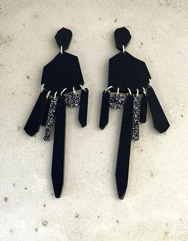 DROP – KORVAKORU, MUSTA