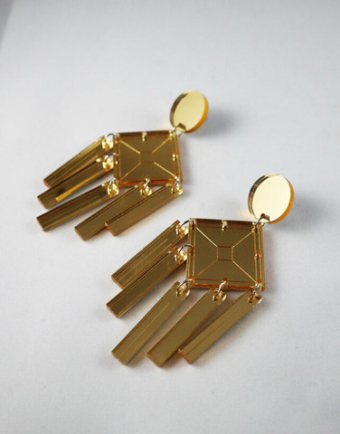 DANGLE – NELIÖ KORVAKORU, KULTA