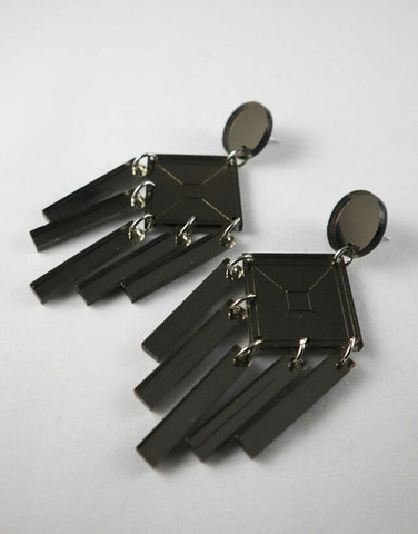 DANGLE – NELIÖ KORVAKORU, HARMAA