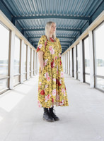 LUSH- MEKKO PUSSIHIHOILLA , KELTAINEN KUKKA