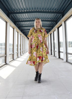 LUSH- BABYDOLL MEKKO PUSSIHIHOILLA , KELTAINEN KUKKA