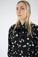 FLOWY- MEKKO PITKÄ, DAISY MUSTA