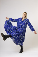 FLOWY- MEKKO PITKÄ, DAISY SININEN