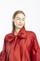 LUSH- SILKKIMEKKO RUSETTIKAULUKSELLA, VIININPUNAINEN