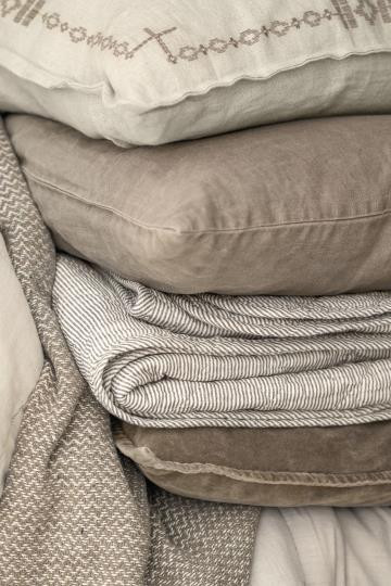 Puuvillapeitto ruskearaita