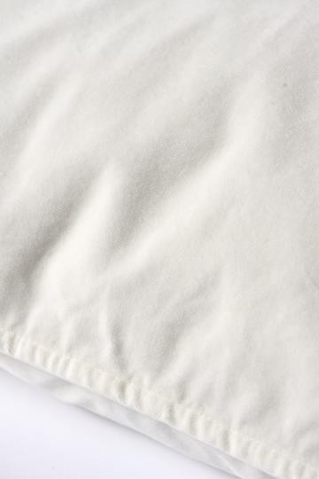 Tyynypäällinen luonnonvalkoinen