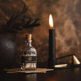 Eldstickan tulitikut musta