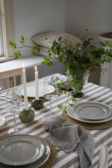 Ernst pöytätabletti  2 väriä