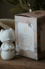 Keraaminen lepakkohahmo sydämellä