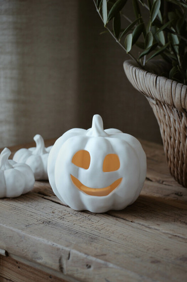 Happy keramiikkakurpitsa tuikulle
