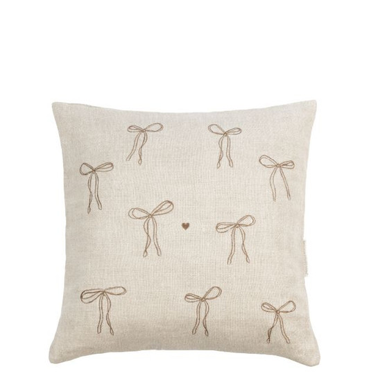 Tyynypäällinen ruseteilla