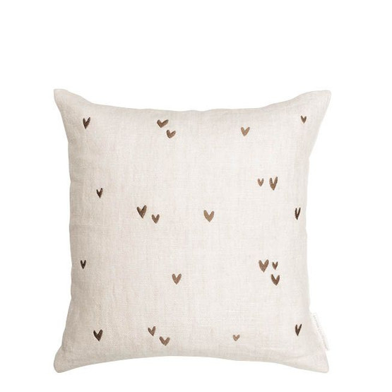 Tyynypäällinen sydämillä