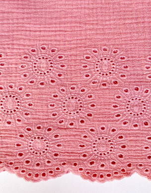 Puuvillamusliini kirjailtu reuna vaaleanpunainen