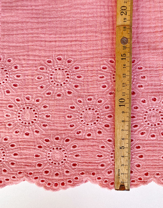 Puuvillamusliini kirjailtu reuna vaaleanpunainen