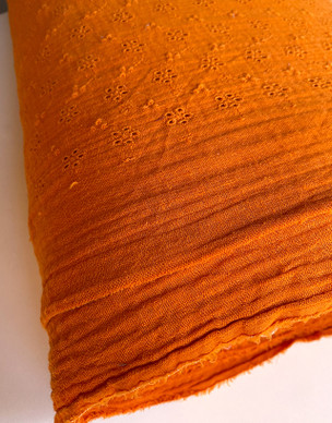 Puuvillamusliini kirjailtu oranssi