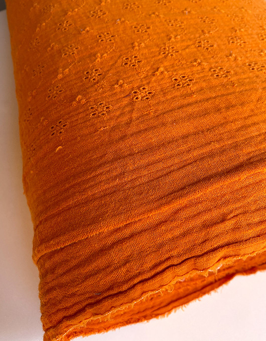 Puuvillamusliini kirjailtu oranssi