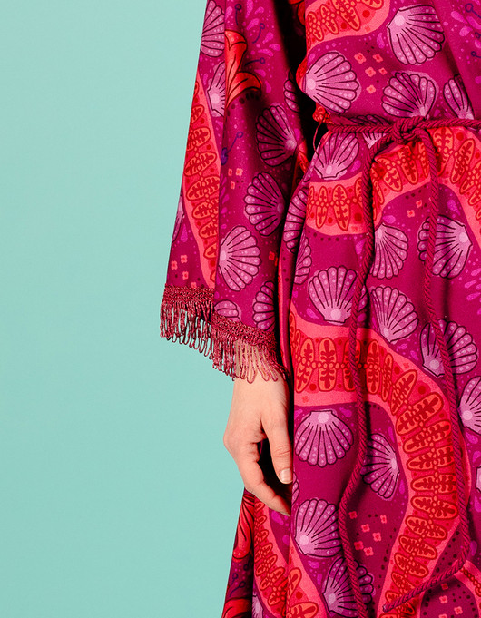 Ateena-puuvillasatiini karhunvatukka